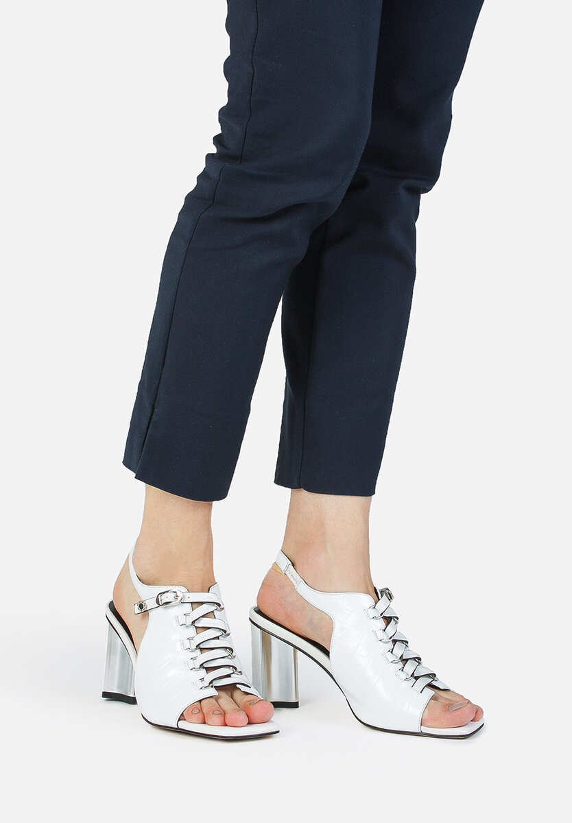 Женские босоножки Tuffoni 1220013LL (артикул) на шнурках белого цвета из натурального лака 13 490 рублей в интернет-магазине KC-Shoes.ru