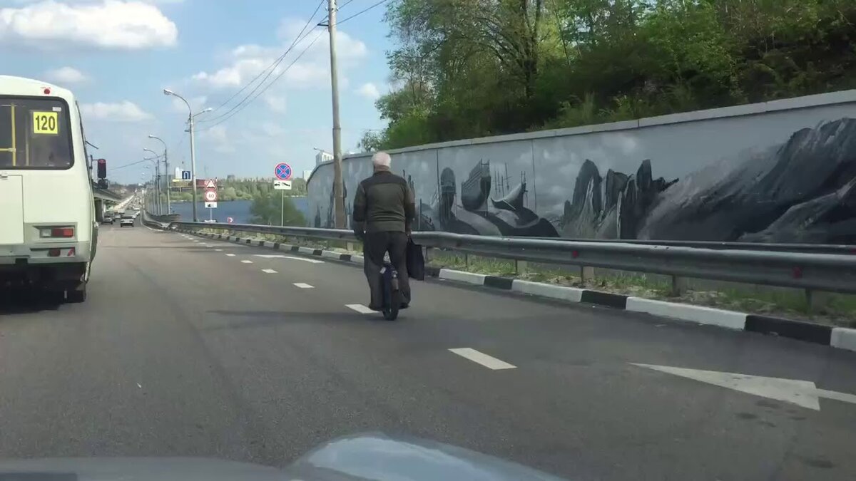 А вот тот самый воронежский пенсионер