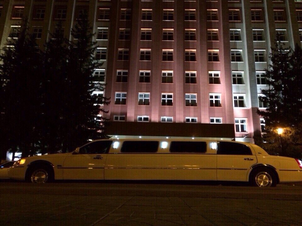 Лимузин LINCOLN