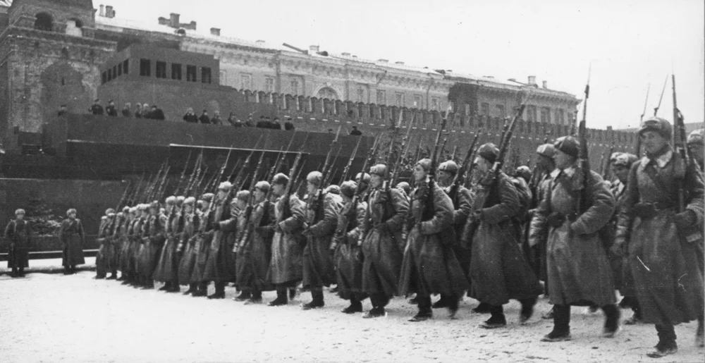 Военный парад на Красной площади 7 ноября1941 года. Фото взято из открытых источников.