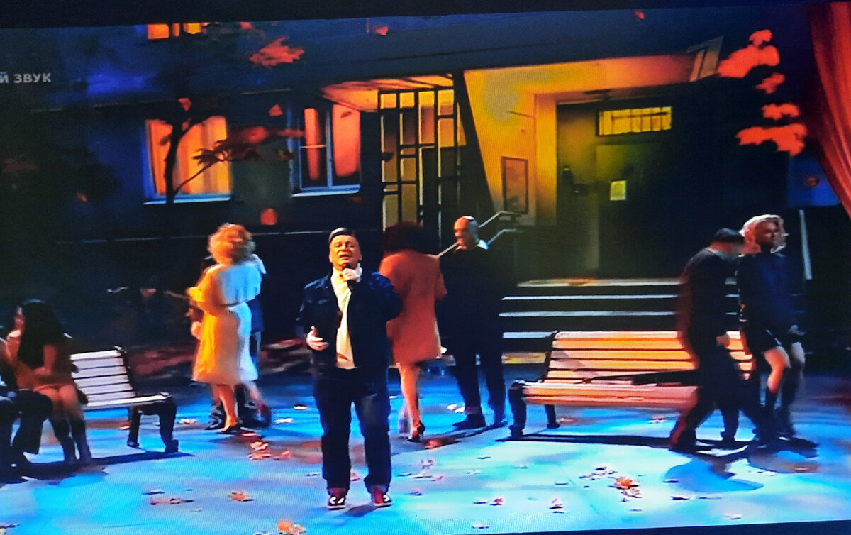 Поет Сергей Пенкин.