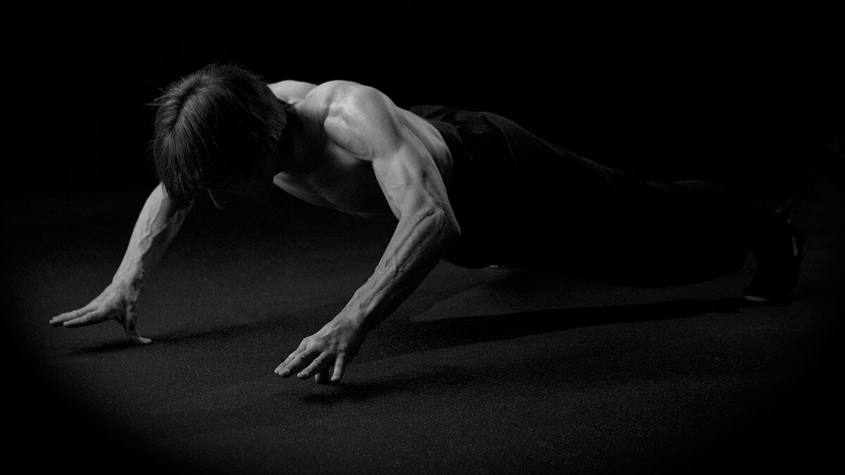 отжимания, только тут на пальцах...источник - Яндекс картинки