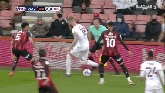 Отскок от Брукса, Данжума-Соланке-Брукс-Данжума. Стоит отметить, что Данжума (№10) был при начале атаке, сделал рывок через всё поле и забил гол. Впечатляет