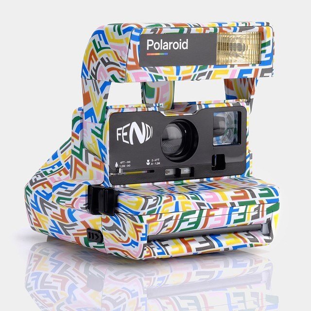 Винтажный фотоаппарат от Fendi и Polaroid