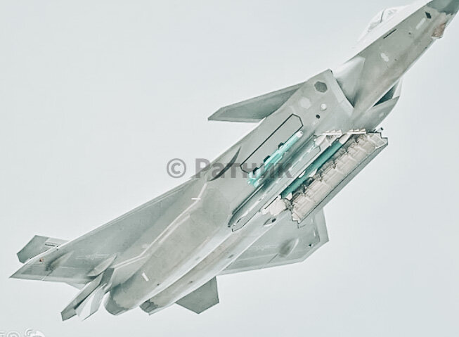 Истребитель J 20. Фото взято из бесплатного источника.