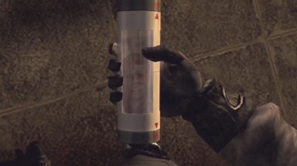 В Resident Evil Umbrella Cronicles после завершения сценария за Ханка (Это пересказ всё той же миссии,что была впервые показана в Resident Evil 2) мы увидим ролик,где он ожидая эвакуации снимает маску и смотрит на колбу с образцом G-вируса,а в колбе видно отражение лица.