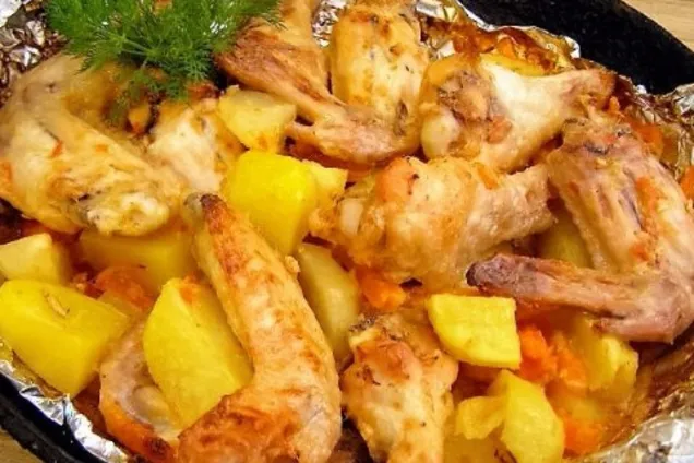 Картофель с курицей в духовке 