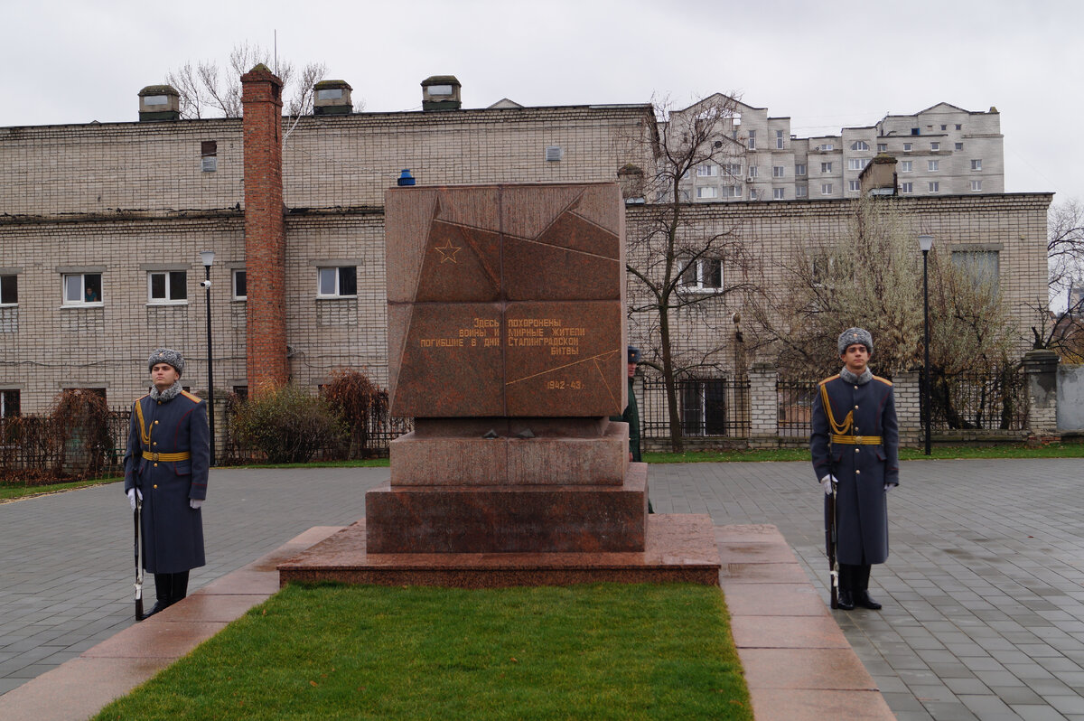 Время класть камни. В Волгограде поставили памятник евреям | Роман Апрелев  | Дзен