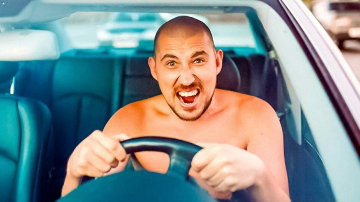 Водитель и автомобиль. Водитель за рулем. Фото на аву для водителей. Человек в машине. Испуганный водитель.