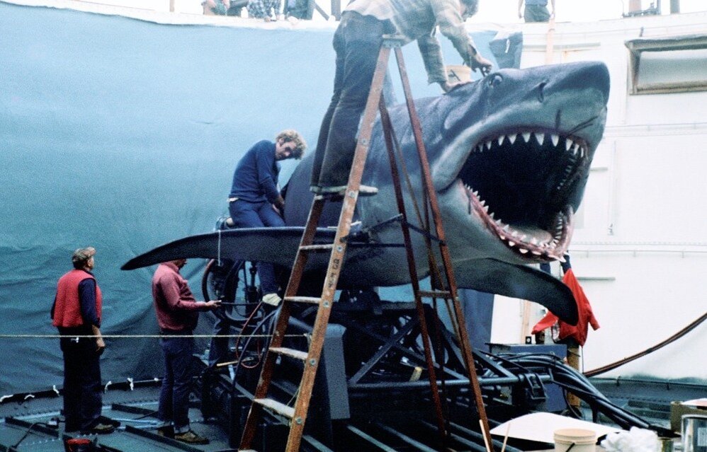 Стивен Спилберг на съемках фильма "Челюсти" (1975)
