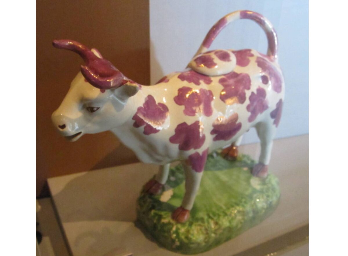 Молочник начала 19 века (Автор: Reptonix free Creative Commons licensed photos - http://reptonix.awardspace.co.uk/photos/2012-03-18.htm, CC BY 3.0, https://commons.wikimedia.org/w/index.php?curid=18953467) 