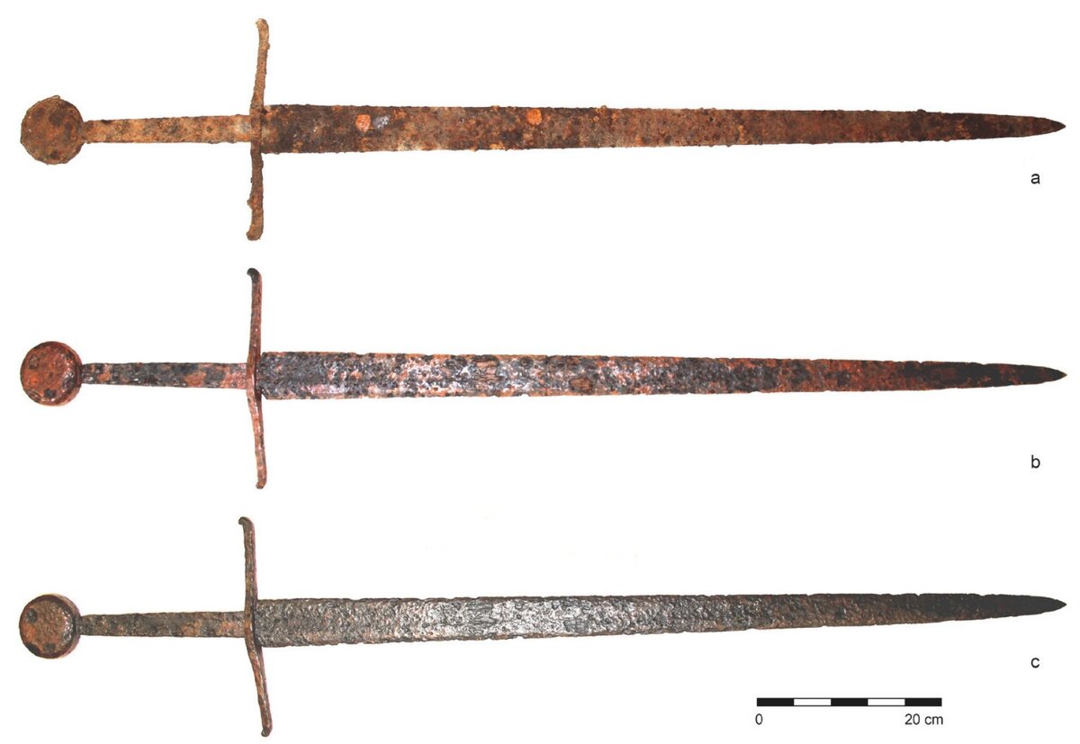 Меч ивана грозного фото. Мечи древних чуваш. Меч ивана грозного. Курган раскопки скифских курганов. Мечи которые были найдены.