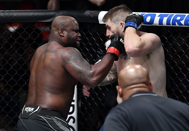 Крис Даукас не смог устоять перед мощью Дерека Льюиса. Источник: sherdog.com