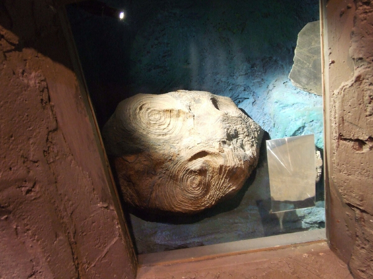 Камням уже не один миллиард лет. Фото автора