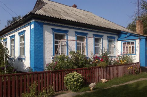 Хороший дом. Тишина,покой. Места много. Живи и радуйся! Одно плохо,работы поблизости нет!(фото из интернета).