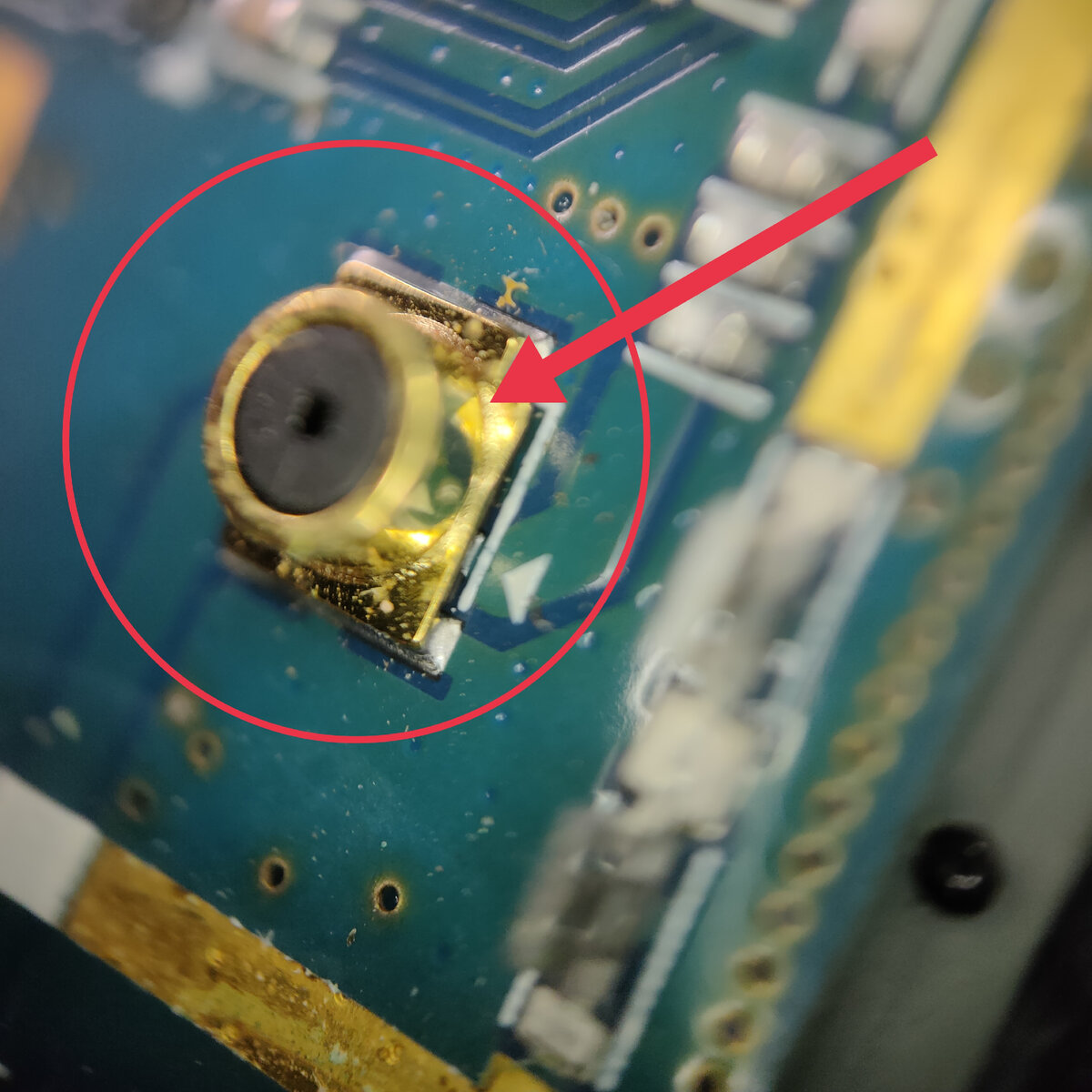 Пример позолоченного элемента в современной электронике