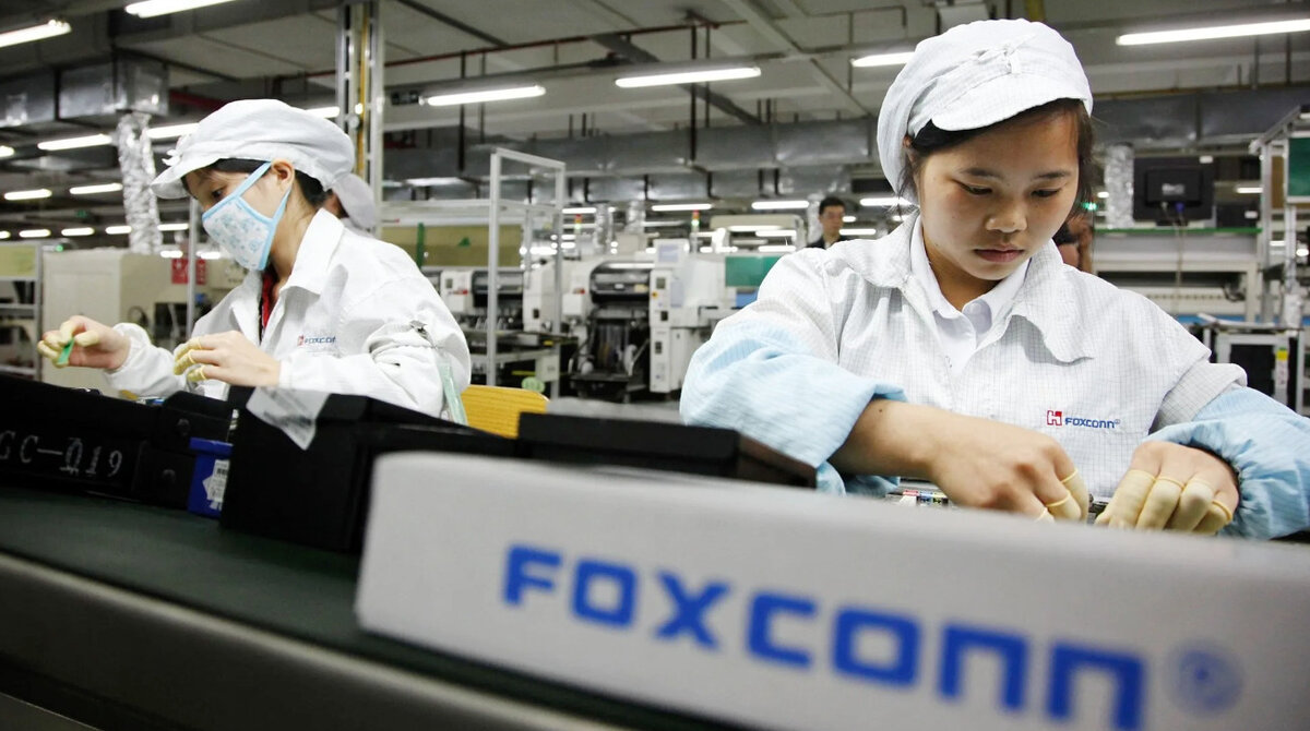 Foxconn возобновила производство iPhone в Индии после протестов работников  завода | Apple SPb Event | Дзен