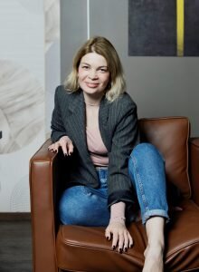 Меня зовут Мария, по образованию я химик-инженер, работаю менеджером по качеству в крупной международной компании. Люблю спорт, катаюсь на горных лыжах, велосипеде, бегаю, получила международный сертификат дайвера. Посетила 33 страны.