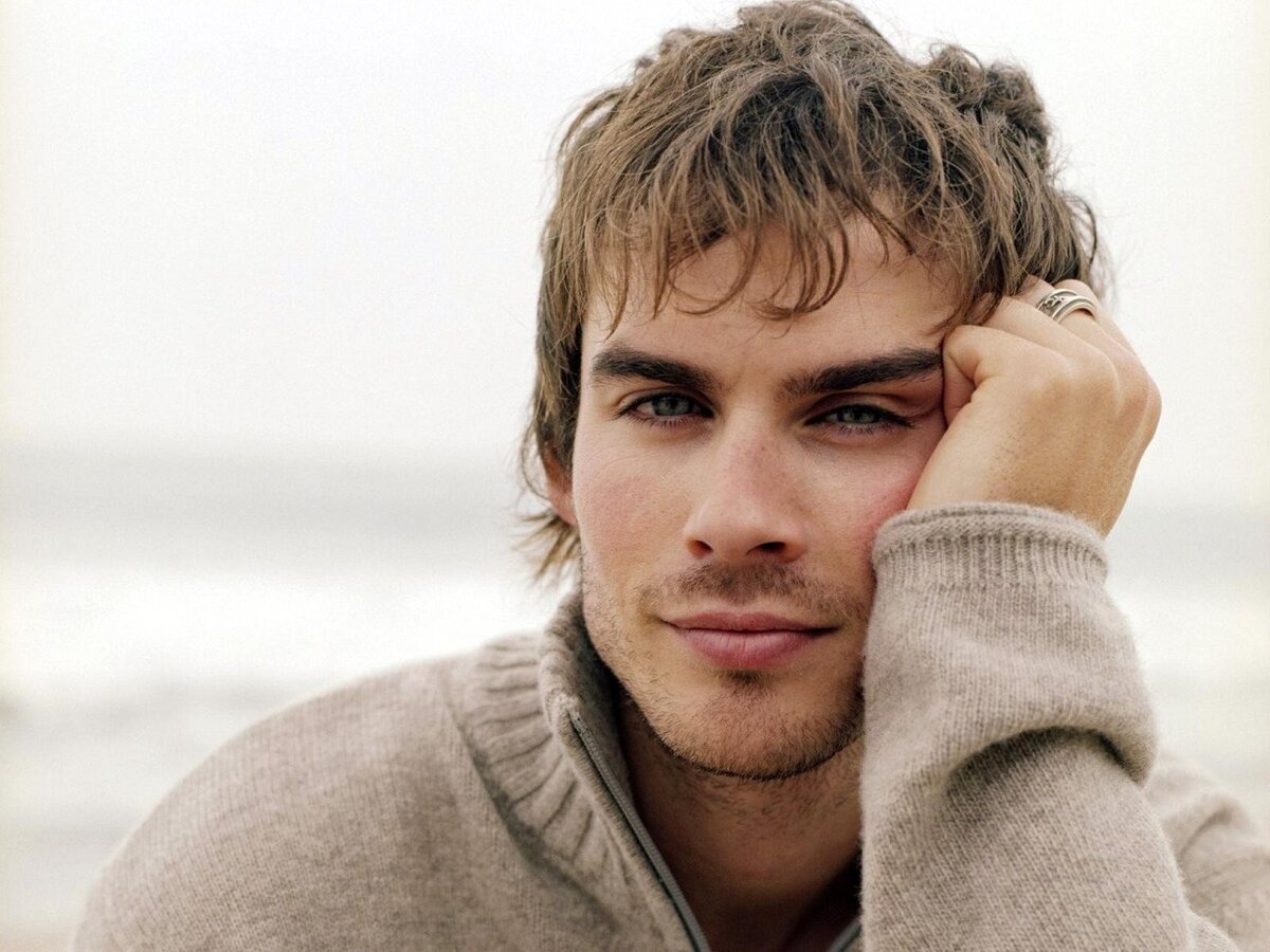 "Ну давайте, зовите меня, а я ещё подумаю".       фото с сайта avto.goodfon.ru