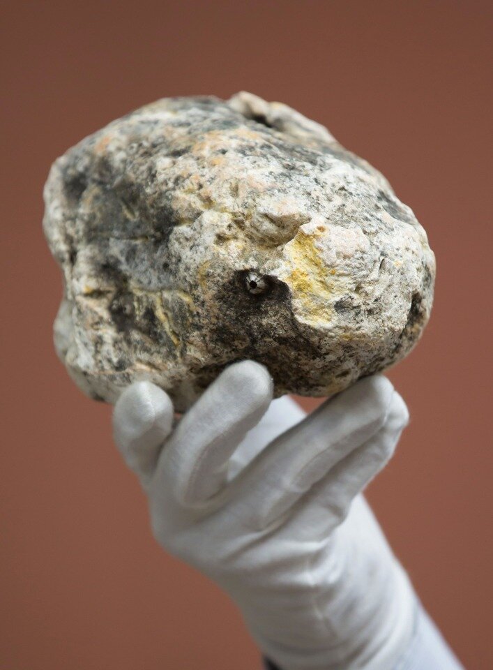                                                 Амбра, найденная на побережьях