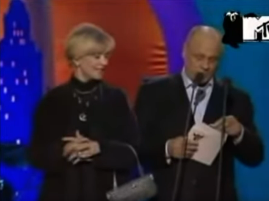 владимир меньшов не отдал приз «сволочам». сволочи вручение премии. сволочи вручение премии. фильм сволочи меньшов отказался вручать. меньшов отказался вручать премию за фильм.