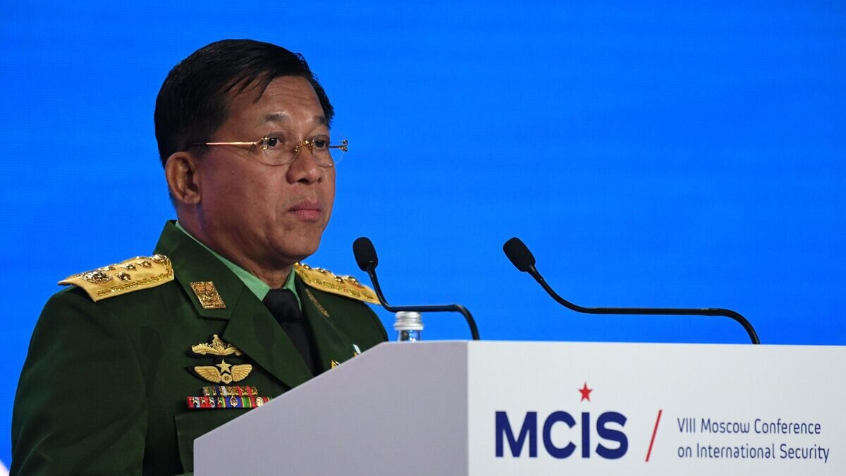    Военный лидер Мьянмы, председатель Государственного административного совета и главнокомандующий вооруженными силами Мин Аун Хлайн© РИА Новости / Григорий Сысоев