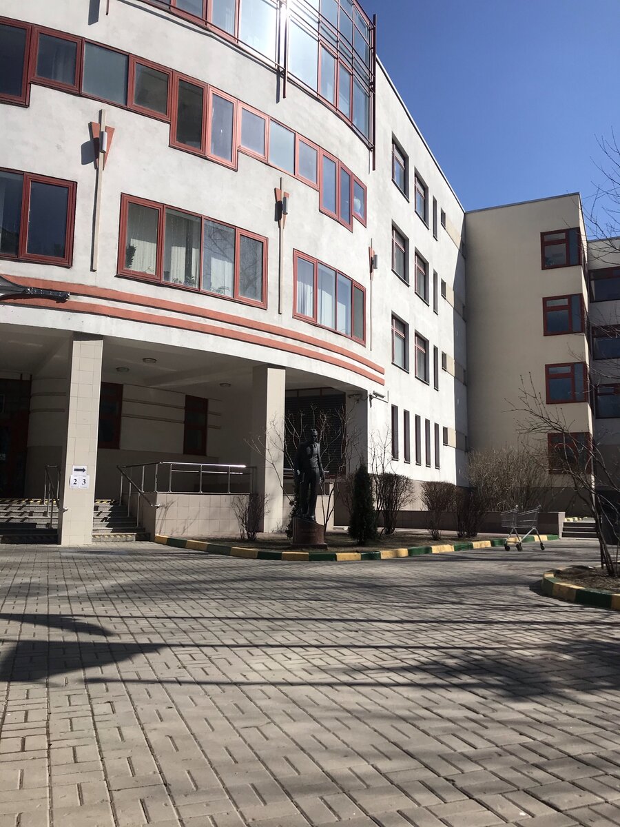 Вход в школу 56