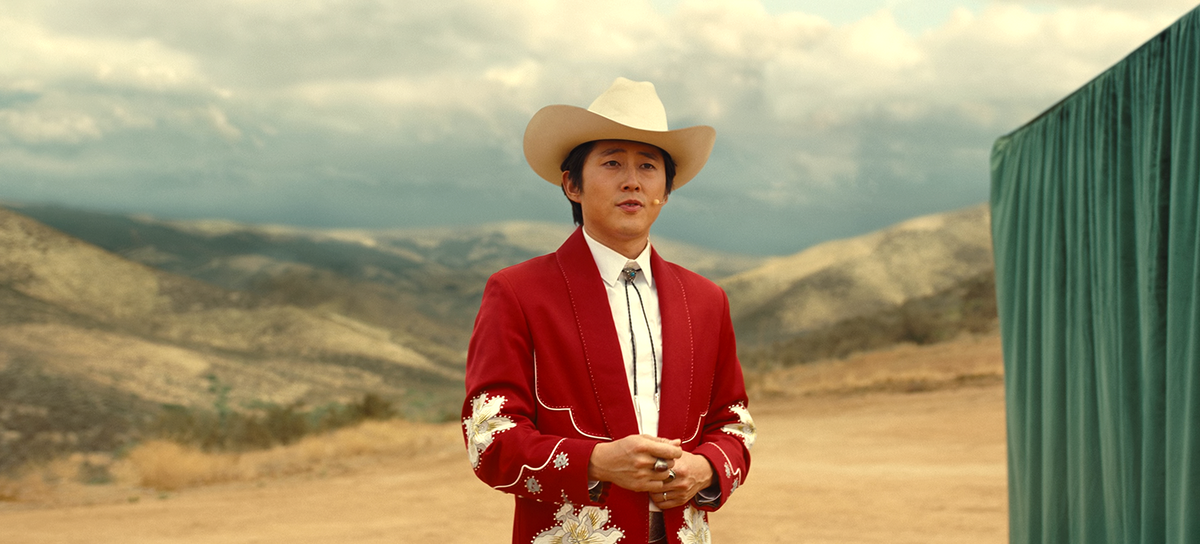 В фантастическом ужастике «Неа» с очень смачной второстепенной ролью выступил Стивен Йеун