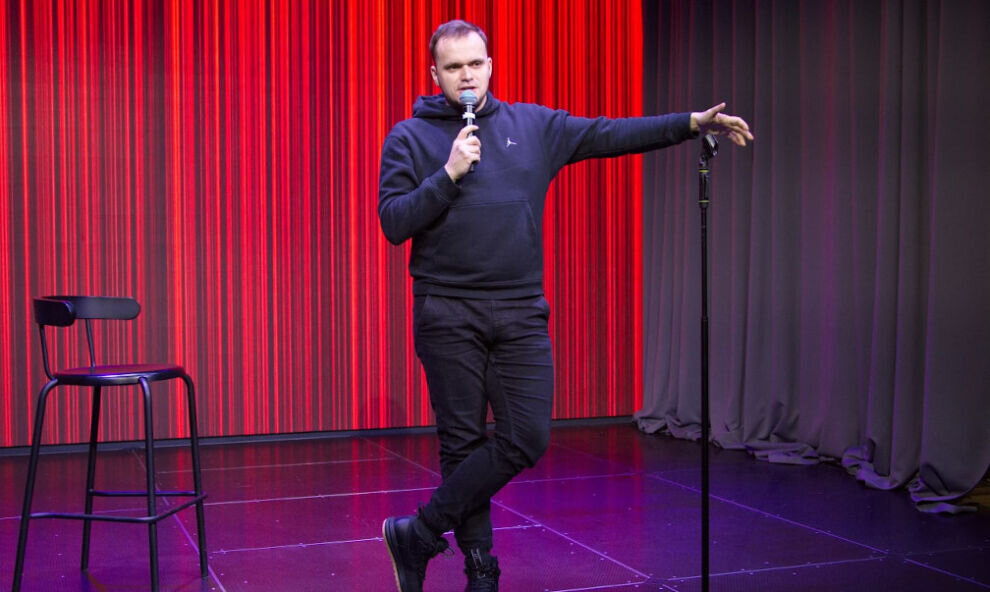    В Салехарде выступил известный стендап-комик Артем Фисак
