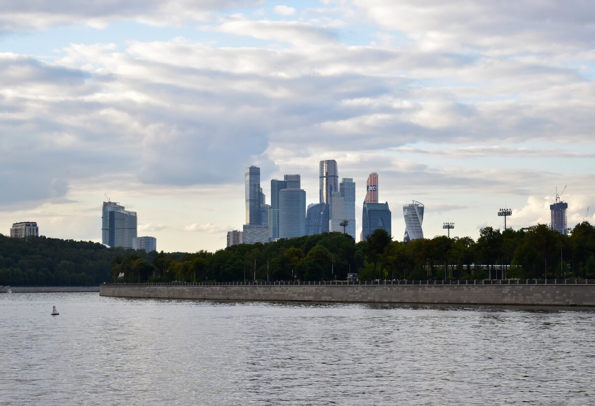 Один из самых выдающихся современных проектов в столице - комплекс небоскрёбов "Москва-сити"