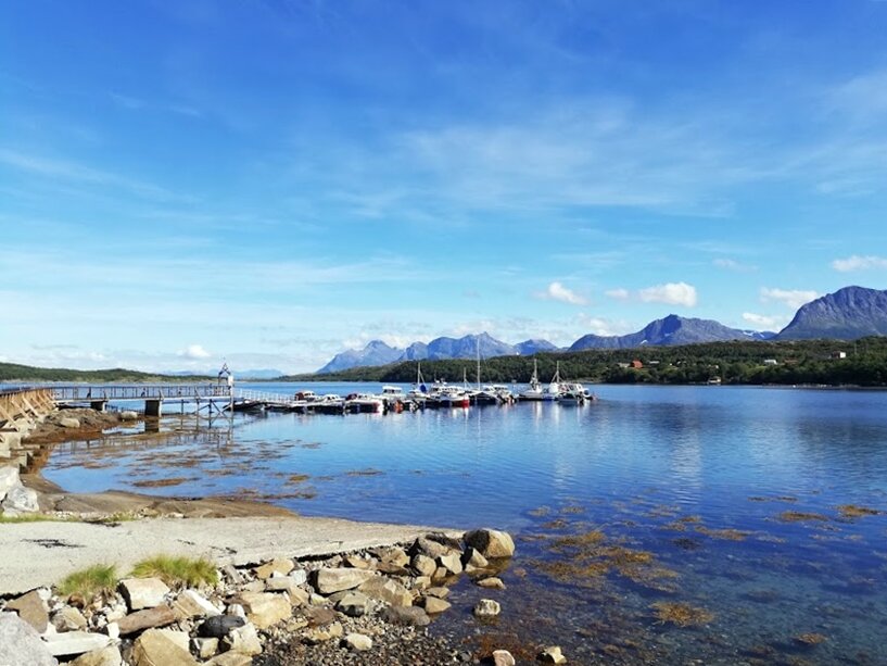 Отчаливаем от "большой земли" и отправляемся на остров. Фото автора
