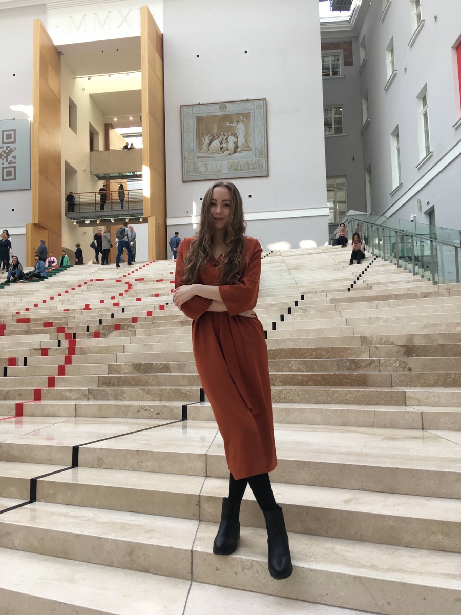 Лестница в экспозиционную зону