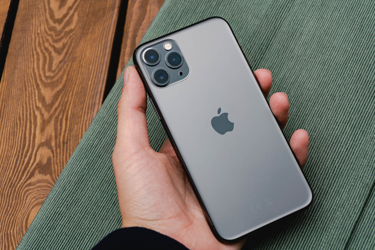 На фото iPhone 11 Pro