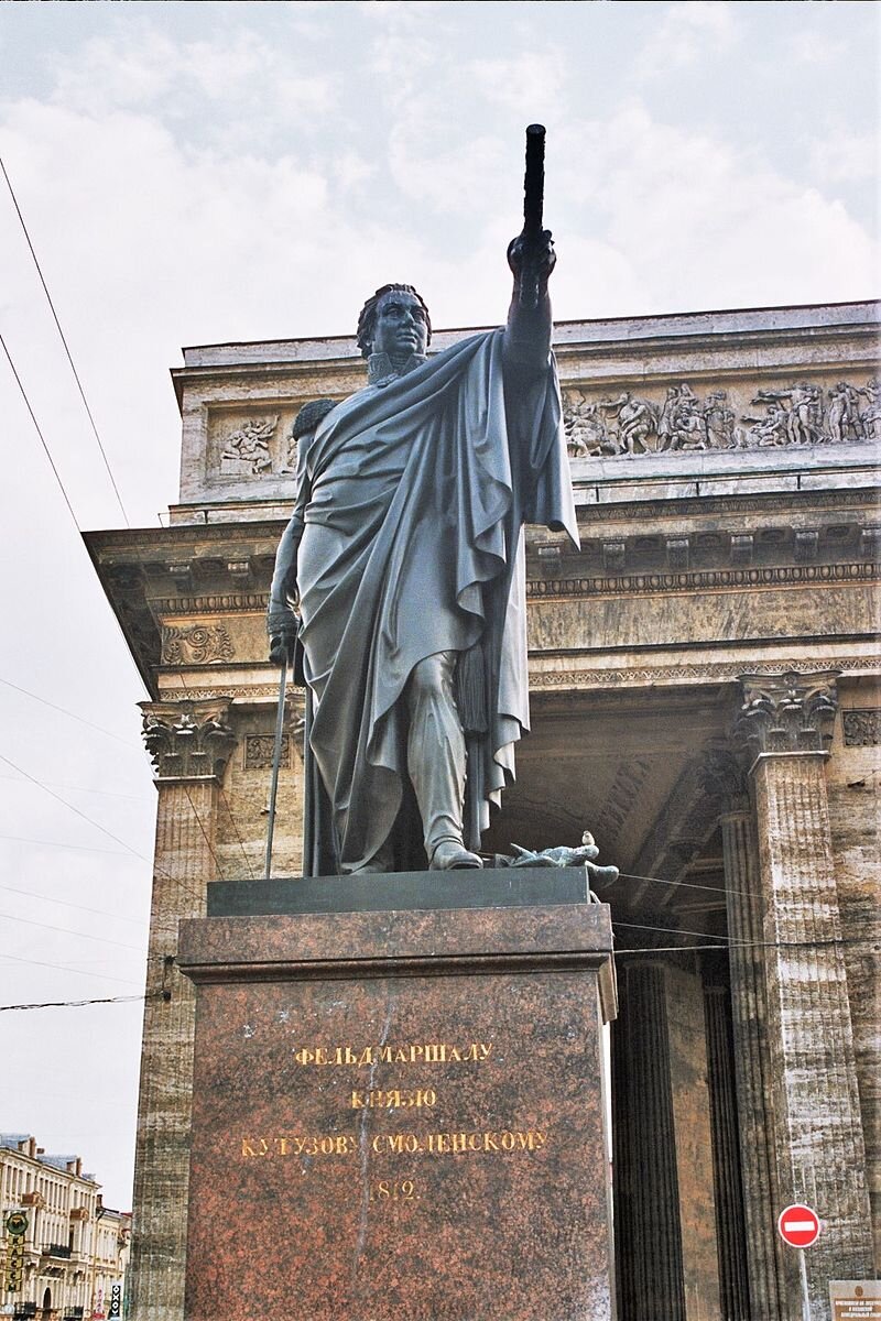 Памятник Кутузову в Санкт-Петербурге. Скульптор — Б. И. Орловский, литьё — В. П. Екимов, архитектор — К. А. Тон 
Автор: Photo by user:Errabee - собственная работа, CC BY-SA 3.0, https://commons.wikimedia.org/w/index.php?curid=239941