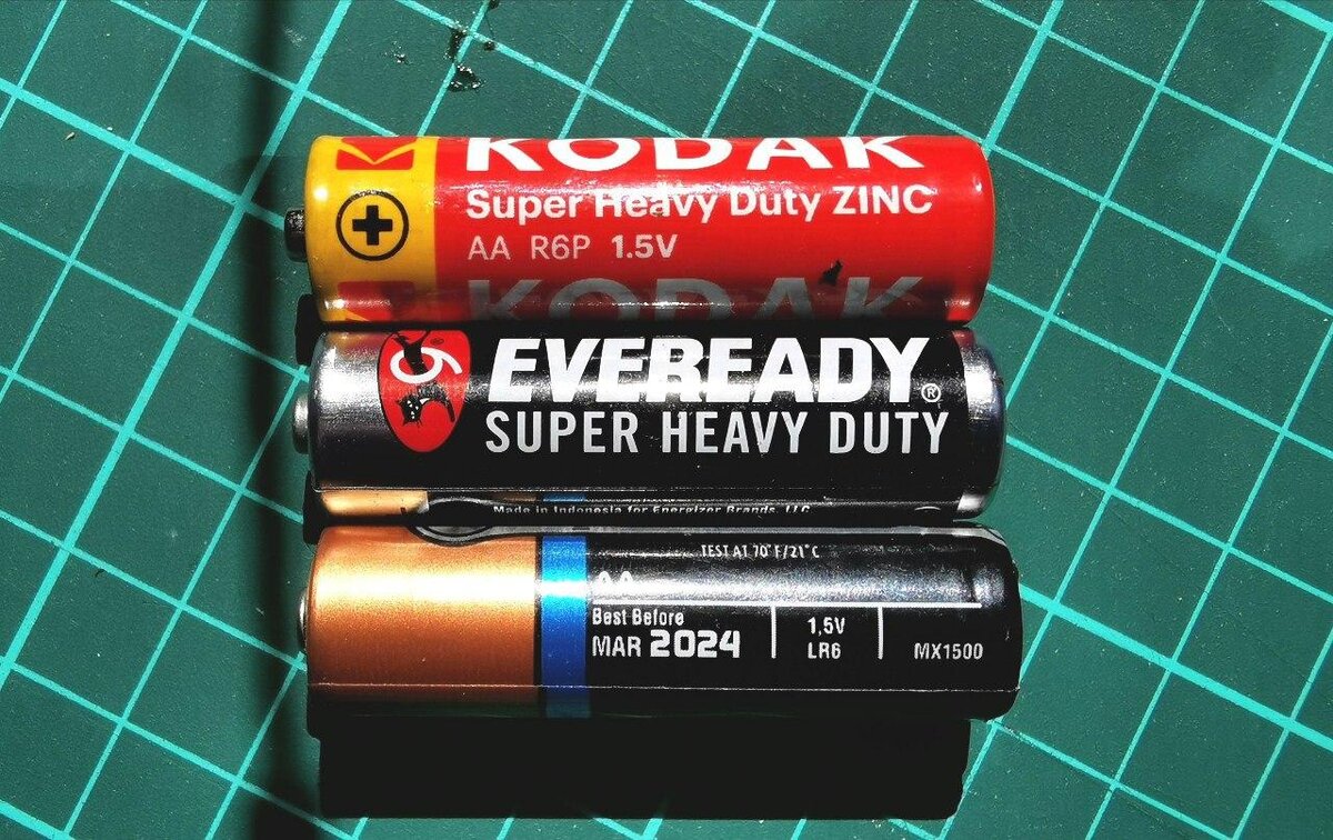 какие батарейки солевые. какие батарейки солевые. солевые и алкалиновые батарейки. батарейка lr6 aa panasonic. батарейка солевая или алкалиновая.