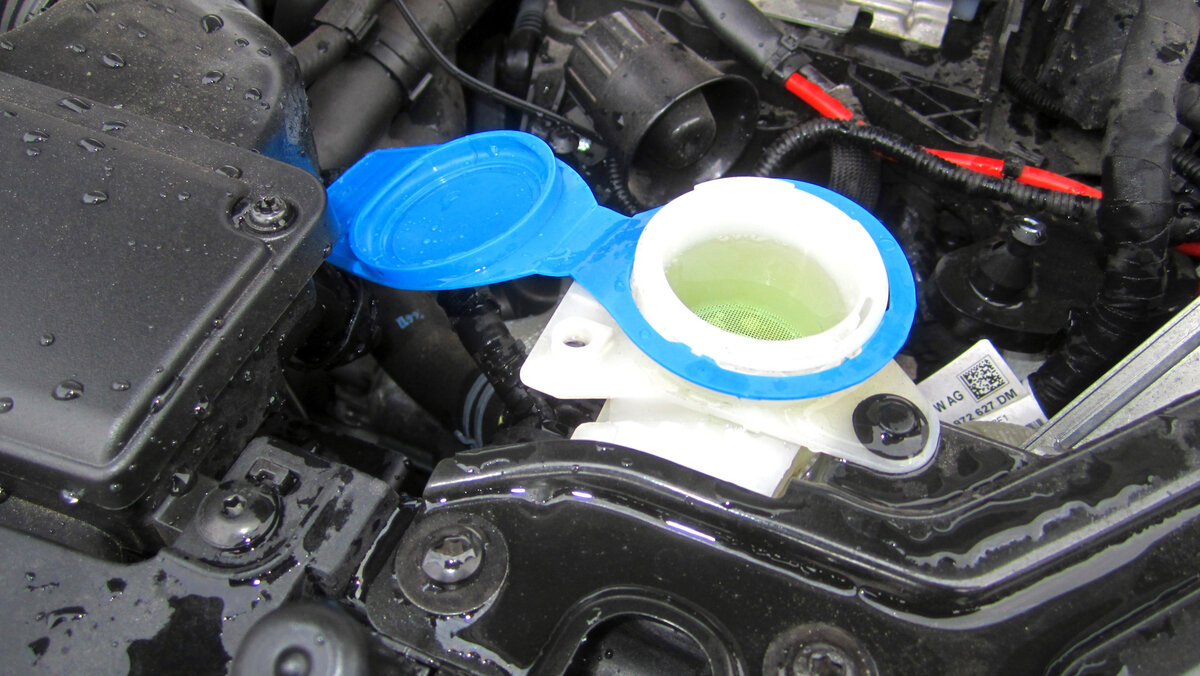 калина бачок для жидкости омывания стёкол. подогреватель бачка омывателя 12в. незамерзайка бачок для дэу нексия. стеклоомыватель для автомобиля. вода в бачок омывателя.