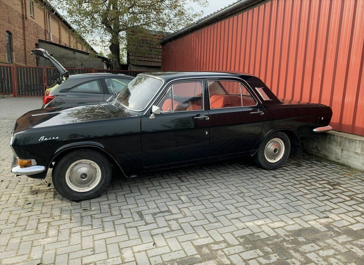 Волга являлась самой дорогой машиной в СССР. Могла стоить около 15000 рублей. 