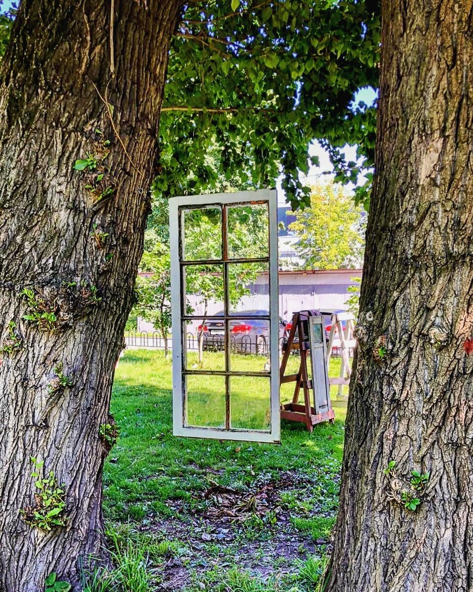 Окно, на которое заменили недавно маленькую дверцу