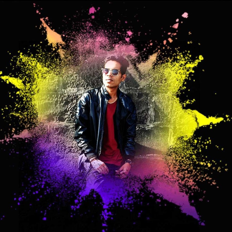 Абсолютно все... 
Готовы создавать себя, из ничего.
И свое "Я" относят к той звезде,
Где не будет рядом никого...


Соперником, не предстанет человек.
А отраженья взгляд, нагло заявит:
"Ты- всего лишь персонаж, где я- стратег!
Который мир, от тебя, навек избавит!".

И слезы показать- будет неуместно,
Отраженью своему, перед собой...
Не логично, бесполезно...
"Но зеркало твое, тебе станет мастерской!"


Время то- безвкусная еда;
Упорство и характер целебная  теперь вода;
Успех всех взлетов будет в дни запрятан, не светского суда,
И о твоем таланте расскажут города...


И грозным взглядом заставишь ты бояться,
В отражении пустом, самого себя.
Ведь ты- не боялся поменяться
В днях рядных... душой свербя.


"Прошлое как черновик,
Скомканный лежит в мусорном ведре.
Тайны пряча неудач, словно грусть былых интриг,
Где смысл тлел в чуждой игре..."
