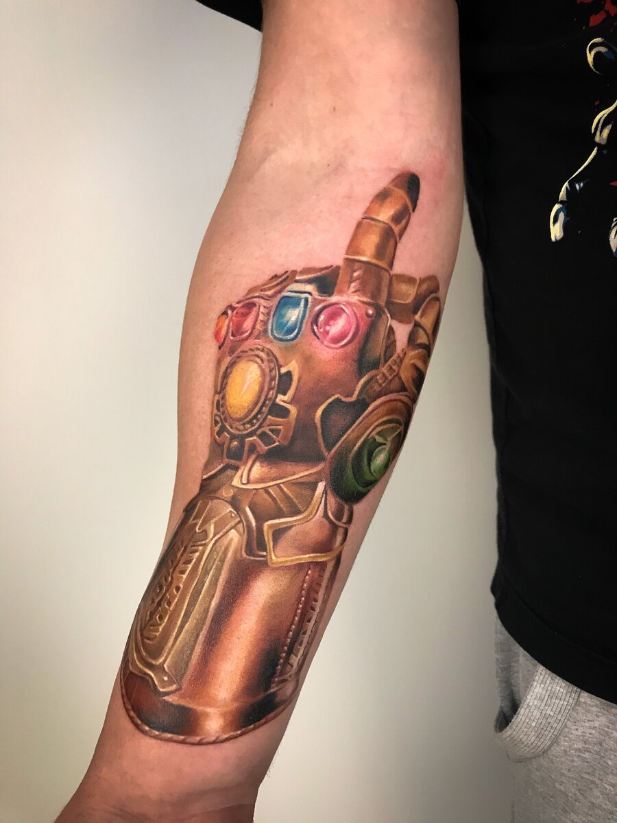 Перчатка Таноса