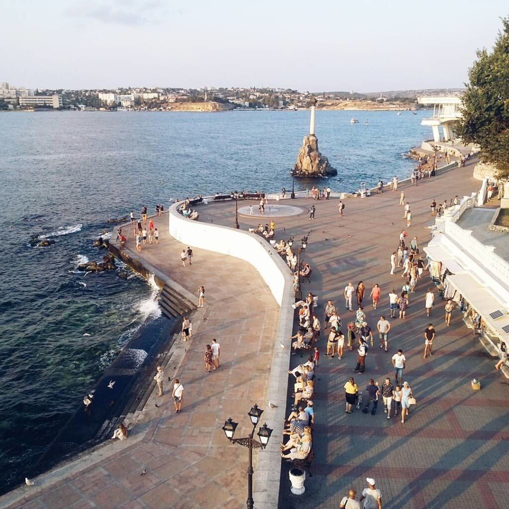 Каково жить 🏠 в Севастополе?