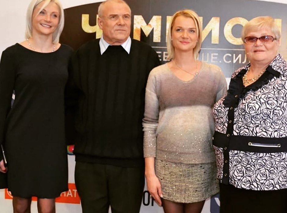 С родителями и сестрой Юлией