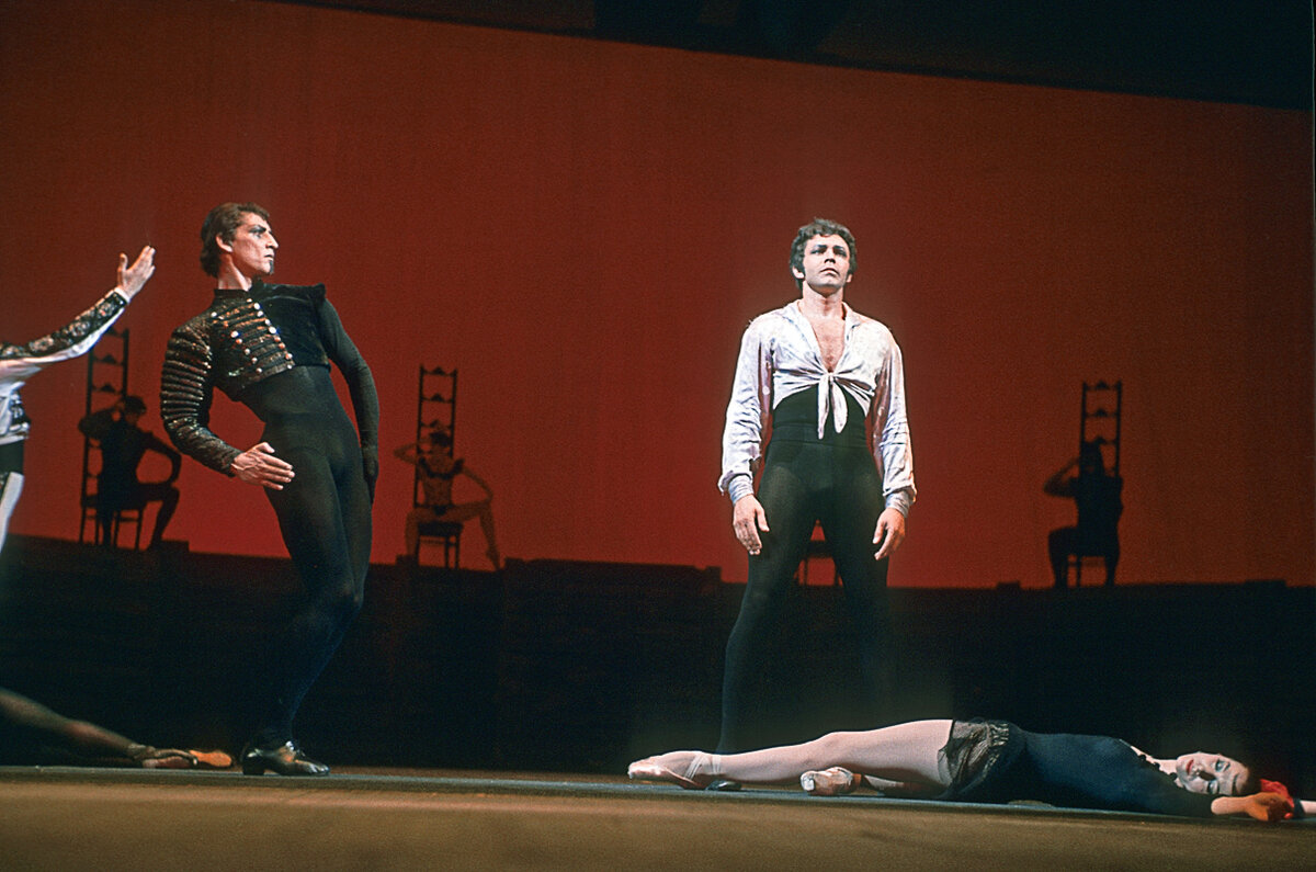 Кармен-сюита альберто алонсо. Балет кармен-сюита краткое содержание. Кармен сюита осипова. Вступление к балету кармен сюита. Щедрина «кармен-сюита».