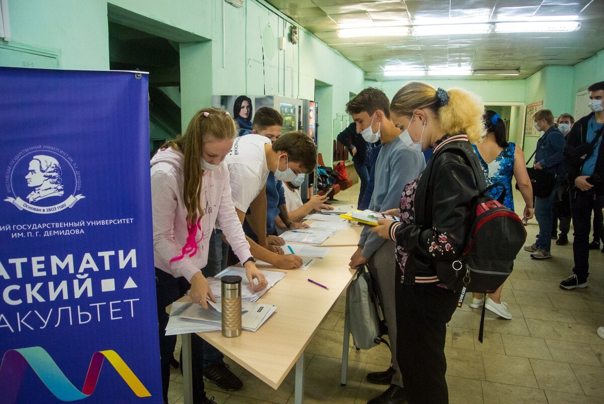 Так встречали первокурсников в 2020-м. Фото из группы vk.com/math_yargu