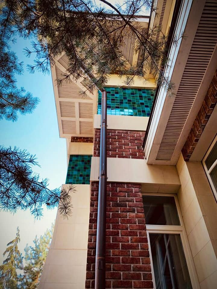 Майоликовые плитки для фасада в зеленой гамме