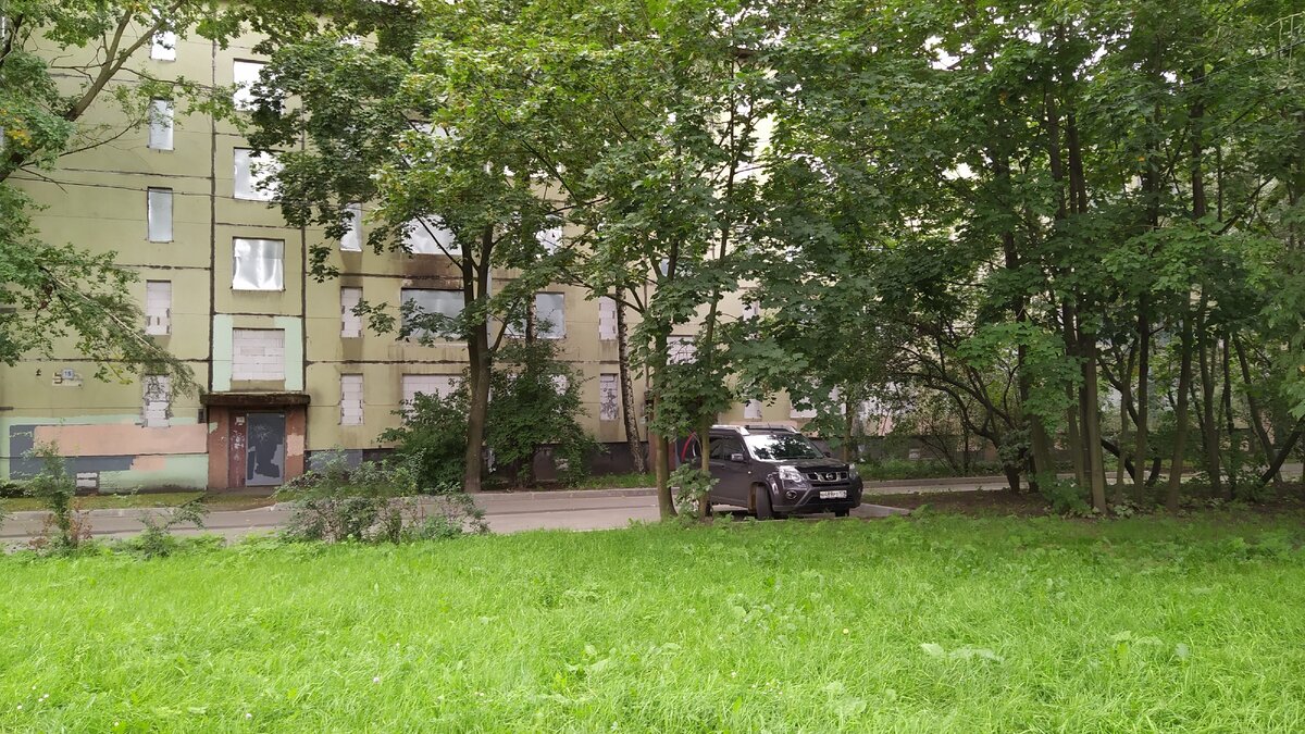 Расселённые дома на Канонерском острове.