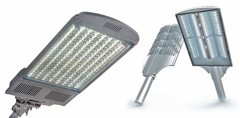 

Фиксация светового отражателя выполняется винтами. Прилегание к корпусу осуществляется через теплопроводящую пасту. Питающий провод обязательно фиксируется гайкой в месте, где он входит в прожектор. Закрепление самого светильника на платформе, мачте выполняется посредством вращающейся скобы. Дополнительный отвод тепла реализуется вертикальными ребрами на корпусе. В задней крышке зачастую размещается драйвер или блок питания. Конструкция относительно примитивная и достаточно надежная.