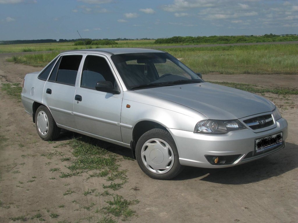 Если вам нужно просто перемещаться, не париться о з/ч и не копить на них, не ковыряться в машине постоянно. Если вы не пытаетесь клеить девчонок на автомобиле и пантоваться перед друзьями. Если вам нужно постоянство и надёжность в движении и эксплуатации. Если вам нужен автомобиль не бьющий по карману даже при серьёзных неисправностях. Если автомобиль для вас это просто средство передвижения, а не культ. То возможно, он Вам и подойдёт. 