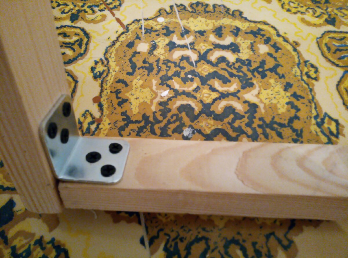 В углах я закрепила на крепеж