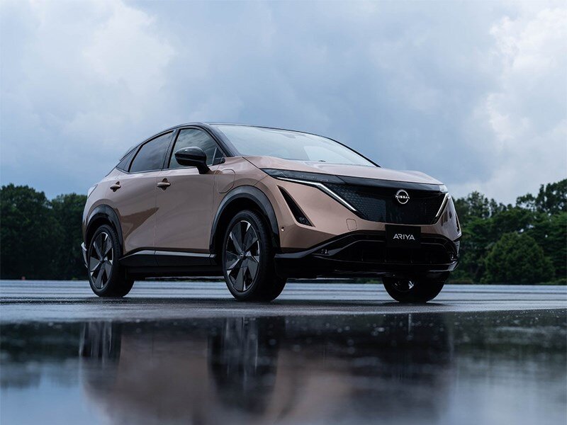 Компания Nissan запатентовала в России внешность своего первого электрокара под названием Ariya. На соответствующий документ в открытой базе Федерального института промышленной и интеллектуальной собственности (ФИПС) обратила внимание «Российская газета». Точные даты появления машины на отечественном рынке пока неизвестны. 
Кроссовер Nissan Ariya построен на новой электрической платформе с независимой задней подвеской и возможностью установки электромоторов на передней и задней осях. Новинка может комплектоваться батареей емкостью 63 либо 87 киловатт-часов. Переднеприводный кроссовер оснащается одним электромотором мощностью 218–242 лошадиные силы. Полноприводные модификации получили силовую установку мощностью 278–305 лошадиных сил. Запас хода у кроссовера в зависимости от версии варьируется от 360 до 500 км по циклу WLTP.


